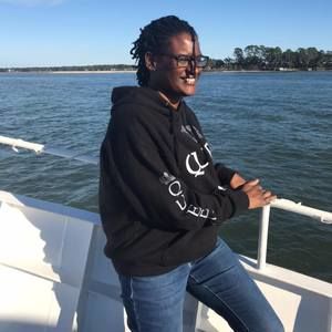 Meet your Posher, Danielle